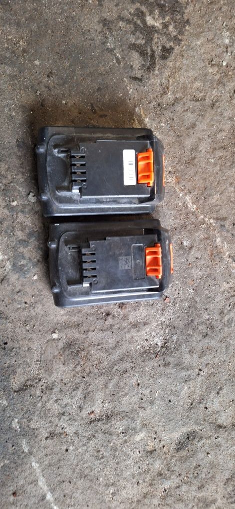 sprzedam 2 baterie Black decker 18v 1.5 Ah