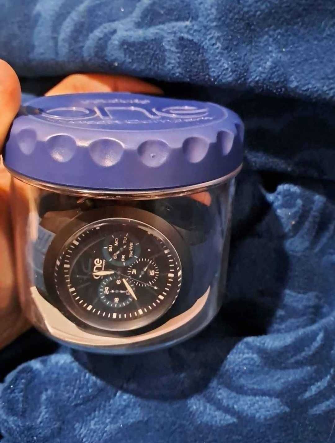 Vendo relógio de homem one azul usado 2 vezes anida tem a caixa