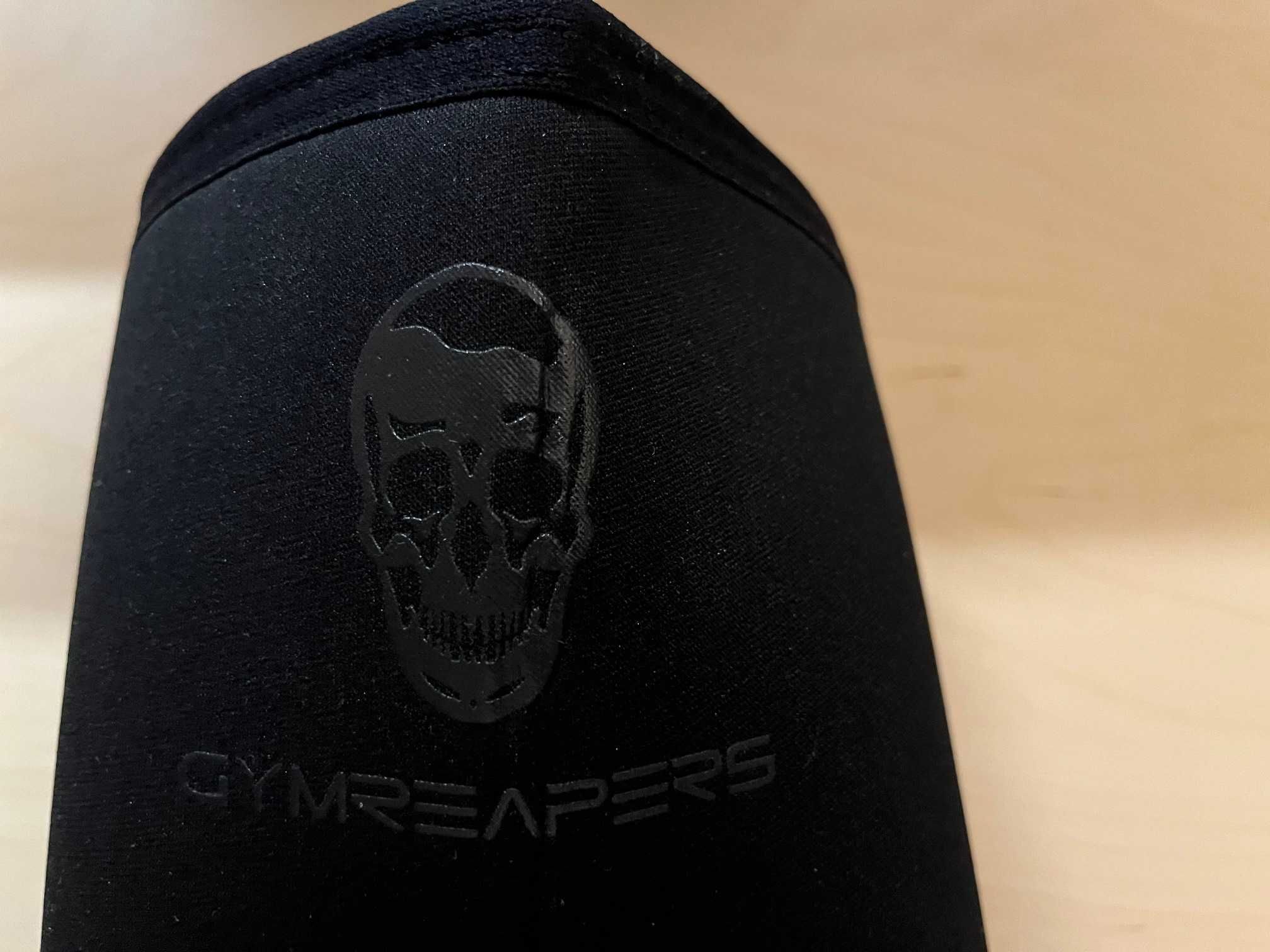 Joelheiras premium GymReapers pretas – novinhas em folha (tamanho L)