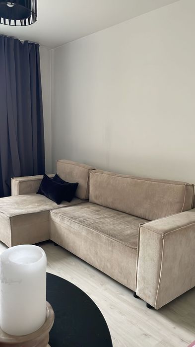 Narożnik beżowy prążkowany z dwoma poduszkami Selsey