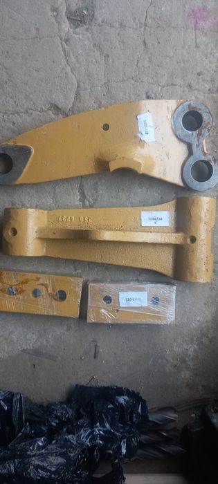 Кришка бортового редуктораЗапчастини до Cat 428 432