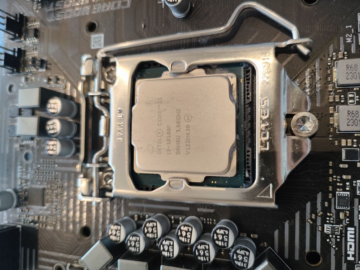 Płyta główna MSI B560M PRO-E razem z Intel Core i3-10100f