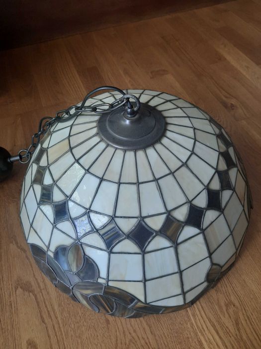 Żyrandol witrażowy w stylu tiffany