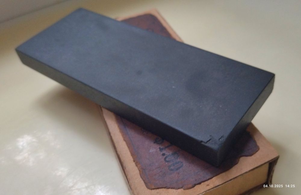 Камень оригинал финиш парикмахера для бритв
,,BOSS-BARBER