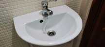 Umywalka z szafką i WC