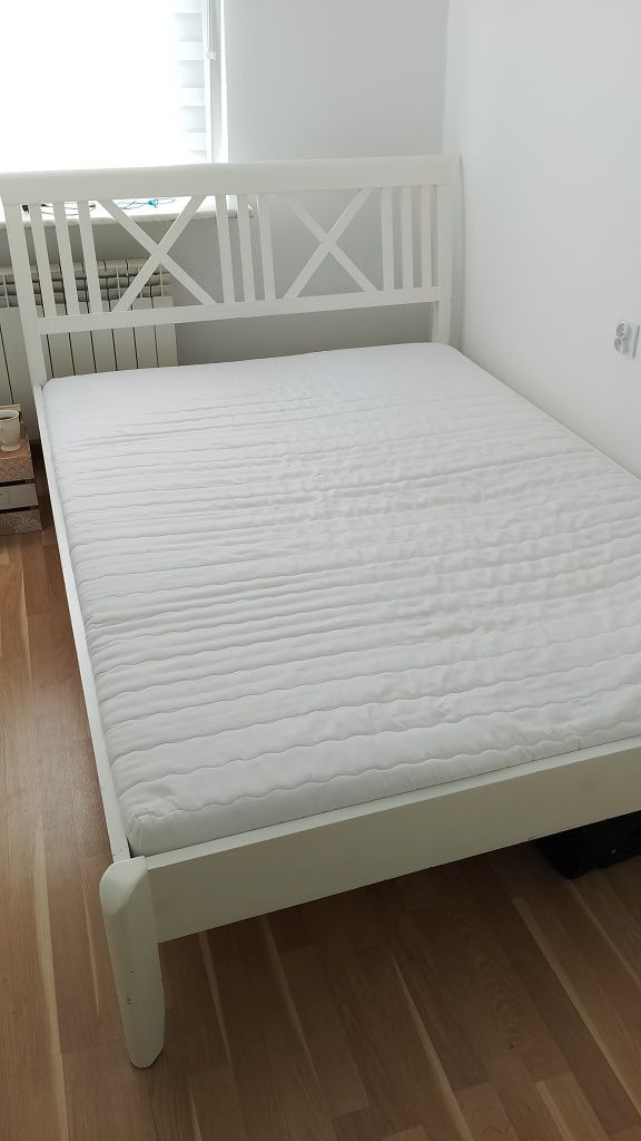 Łóżko drewniane IKEA 140×200 z materacem