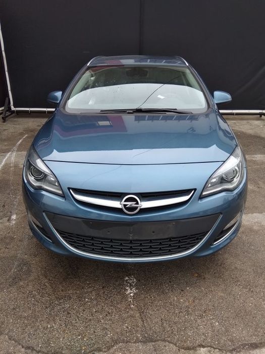 Para Peças Opel Astra J Três Volumes