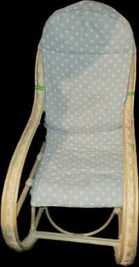 Wiklinowy fotel bujany dla dziecka