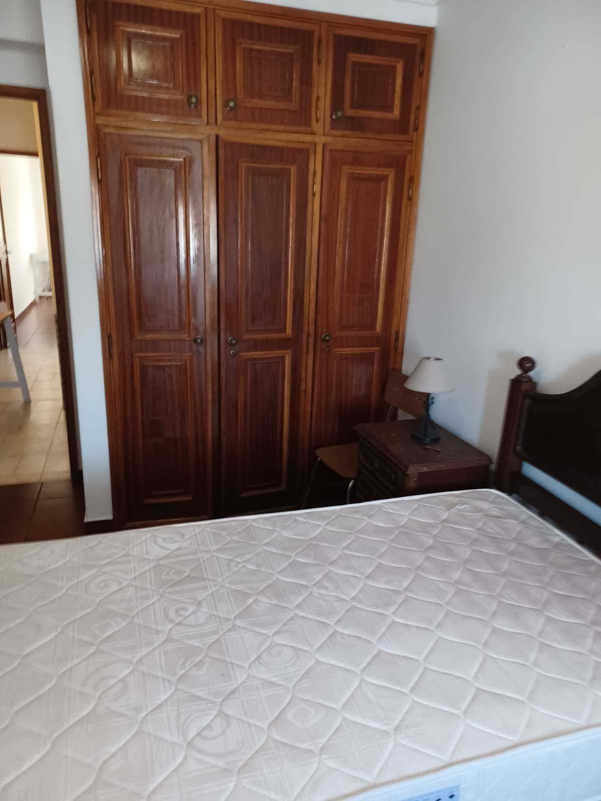 Alugo quarto (despesas não incluídas) a estudante - Évora