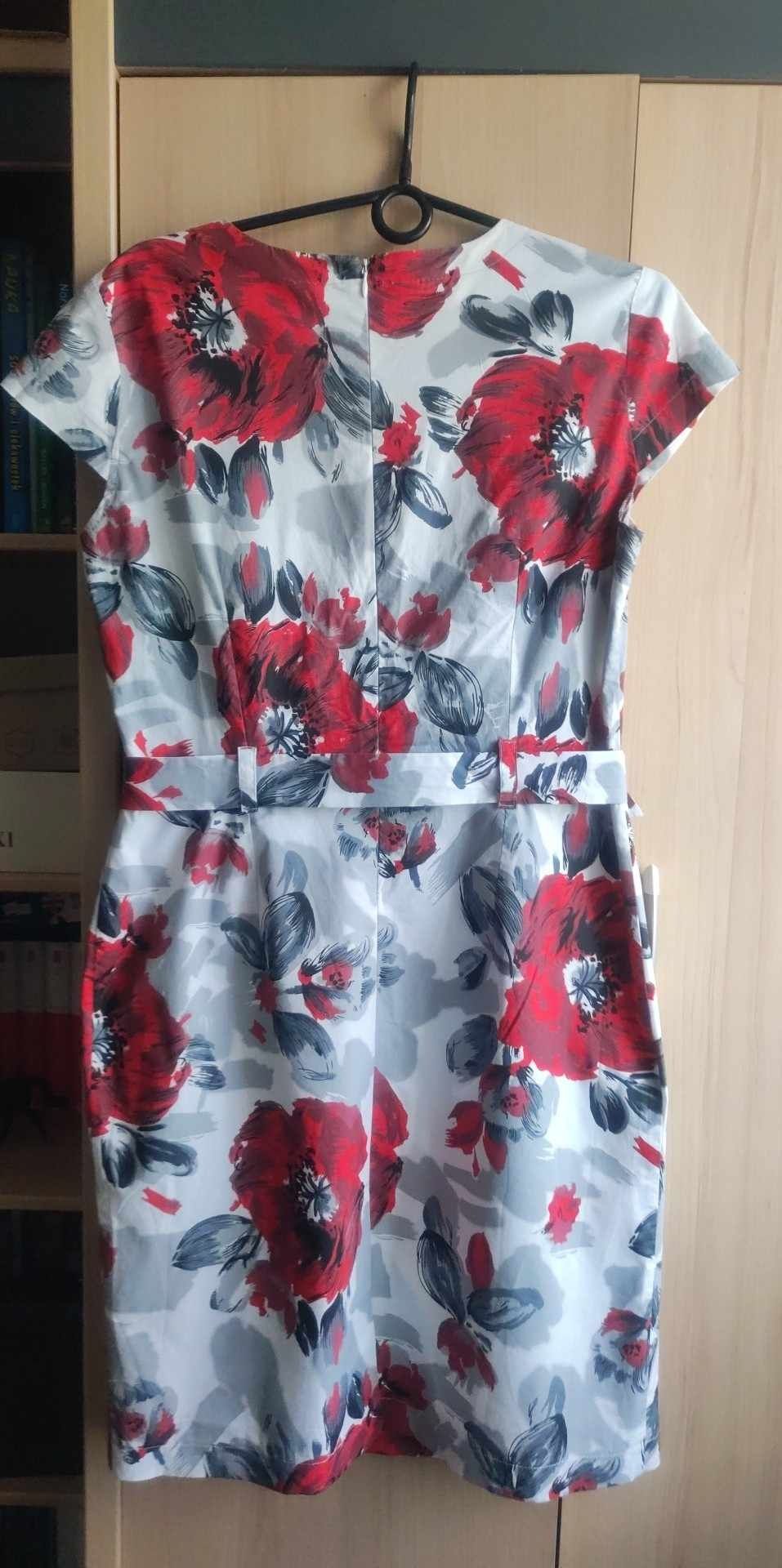 Sukienka w kwiaty