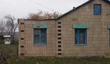 Продам пів будинка .
