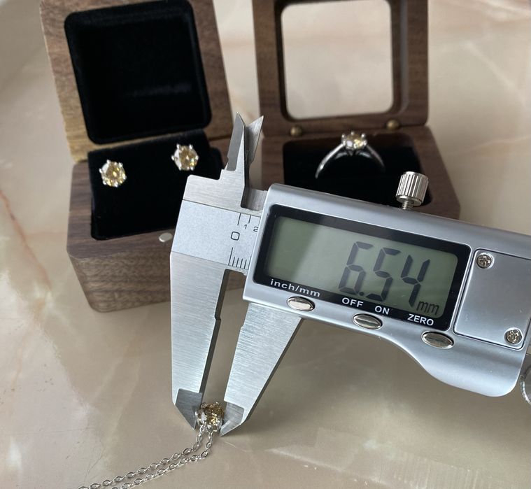 Муасаніт конкурент діамантів 1 карат сережки кулон колечко