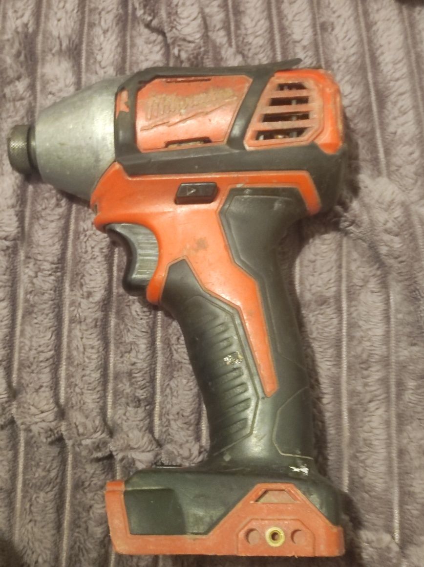 Продам імпакт Milwaukee 18v