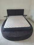 Vendo cama colchão de 183 X 133
A medida da cama  comprimento 240 larg