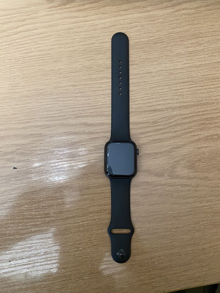 Продам Apple Watch SE 44