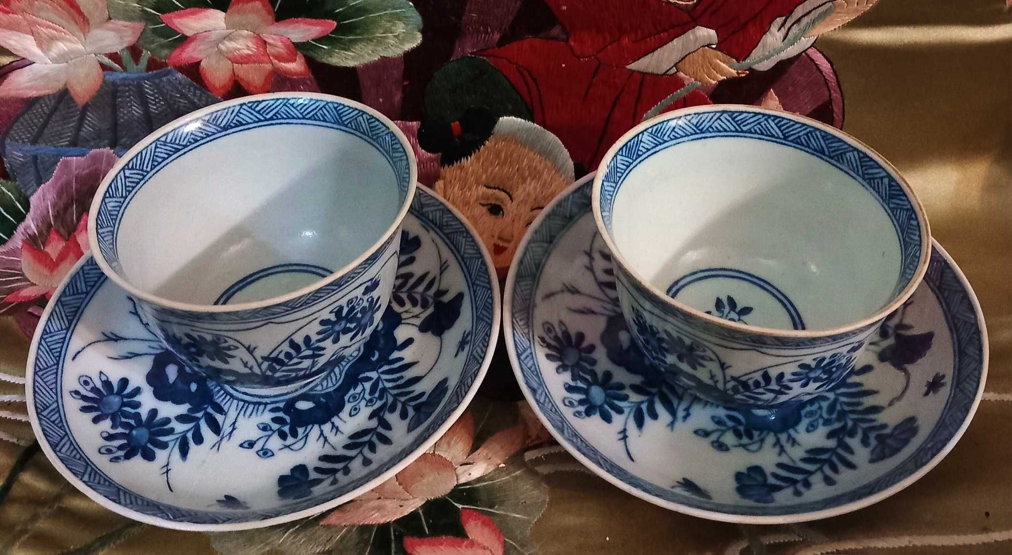 Par de xícaras e pires de porcelana asiática antiga,