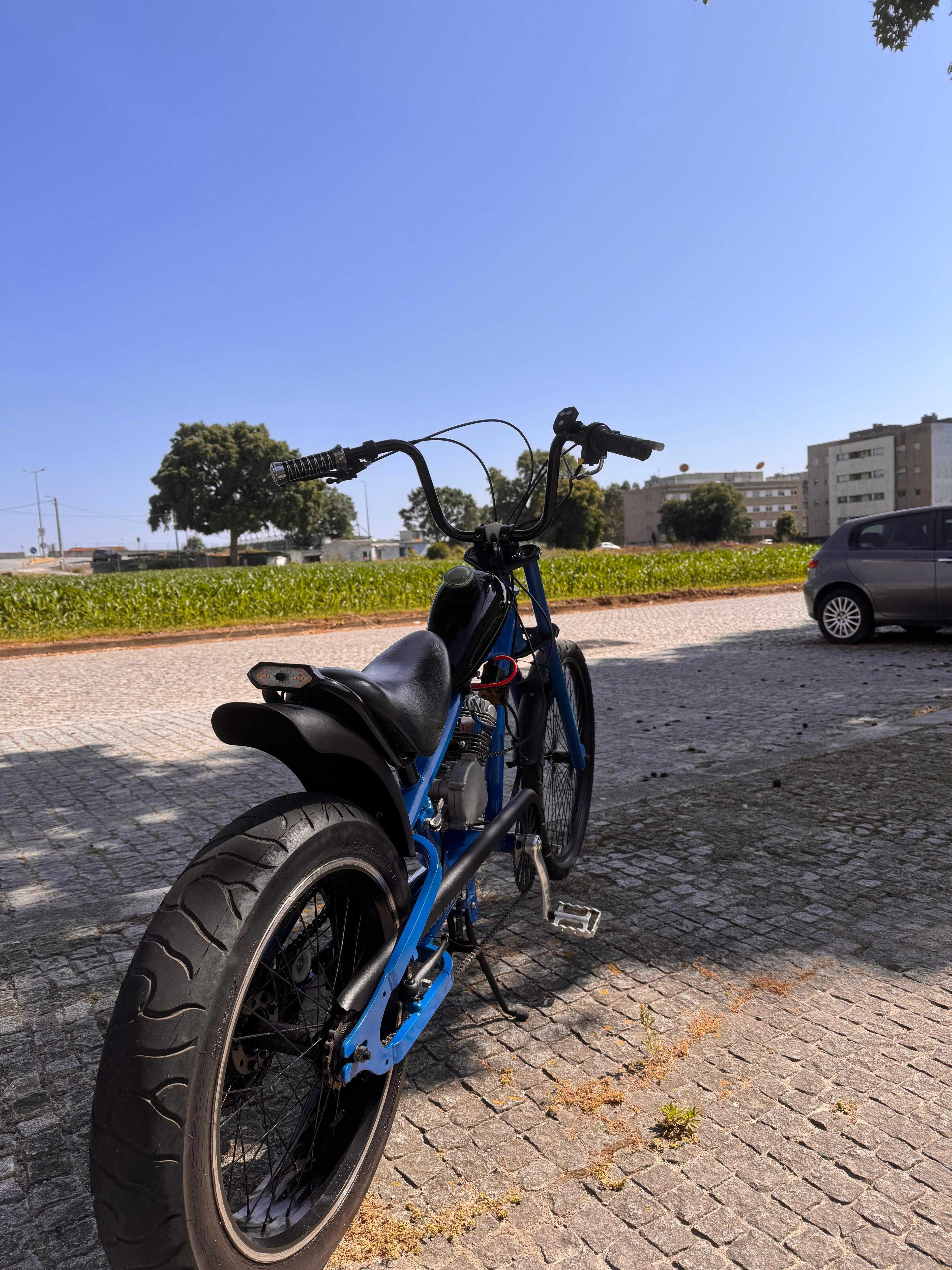 Bicicleta chopper c/Motor