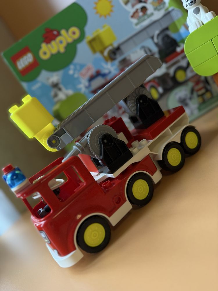 Конструктор LEGO DUPLO Rescue Пожежна машина 21 деталь