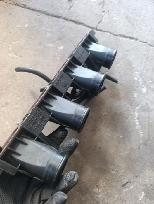 Króciec ssący przepustnicy volkswagen passat B5 audi a4 b5 benzyna