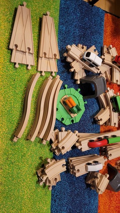 Mega zestaw drewnianych torów i pociągów od IKEA. Stan: idealny