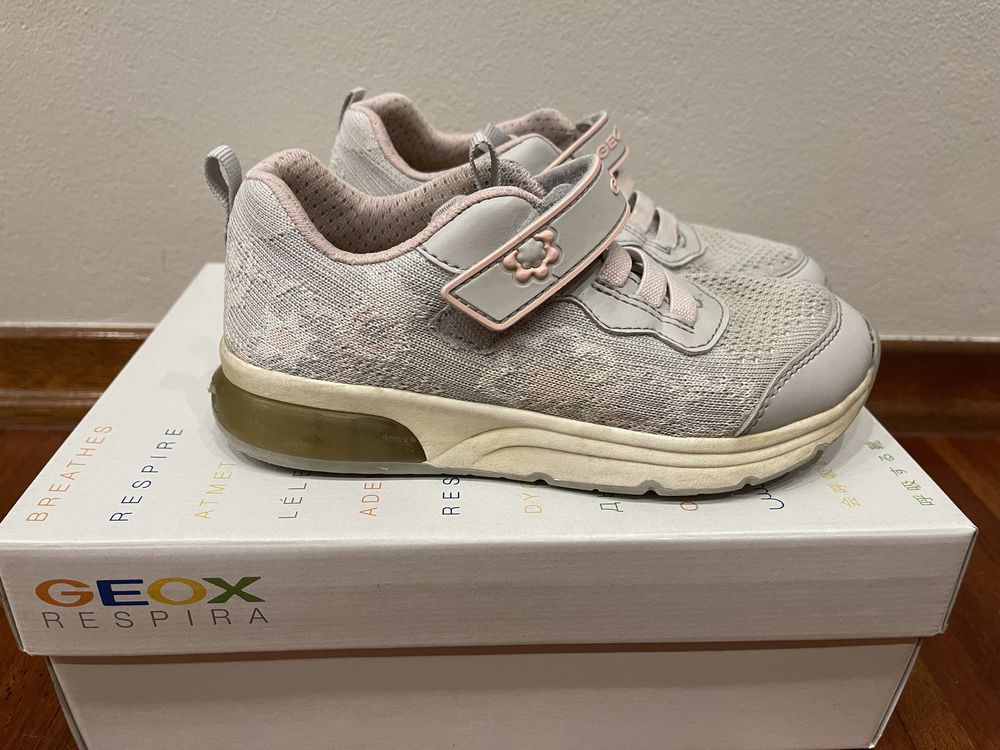 Buty Geox świecące rozmiar 30