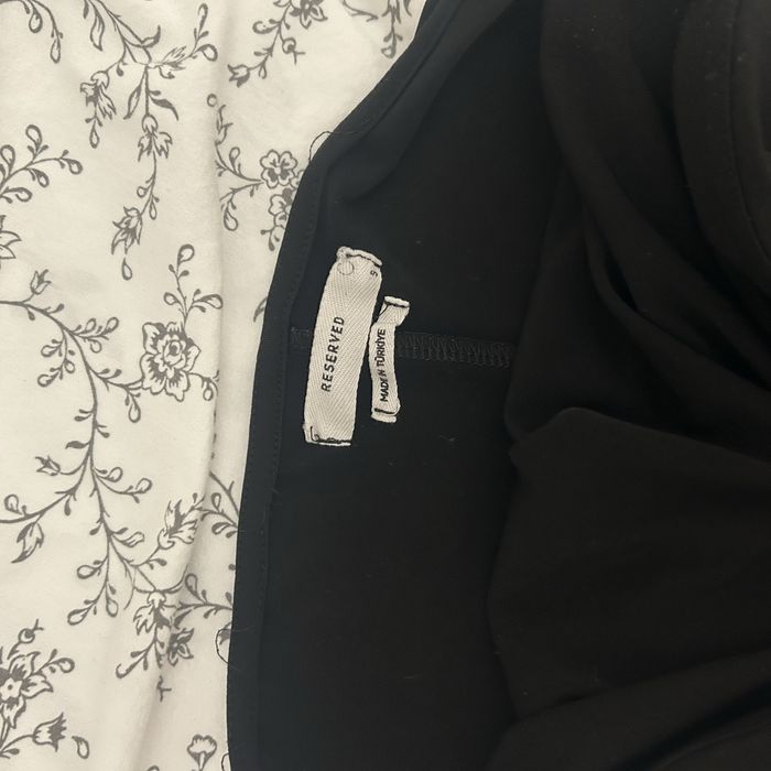 Czarna sukienka RESERVED