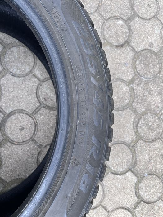 Zimowe opony Pirelli 235/45/18