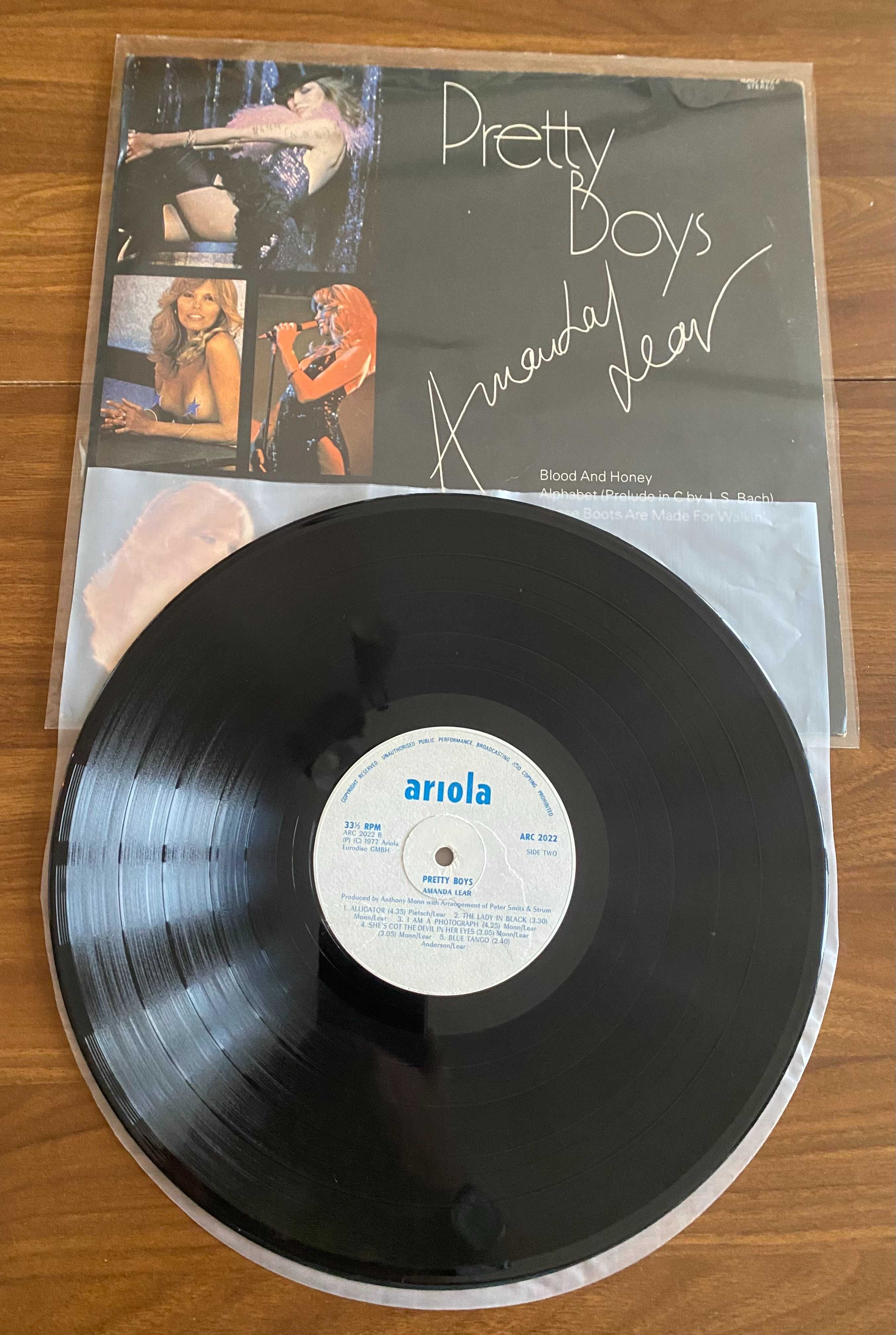 Disco de vinil: Amanda Lear - Pretty Boys (editora Ariola)