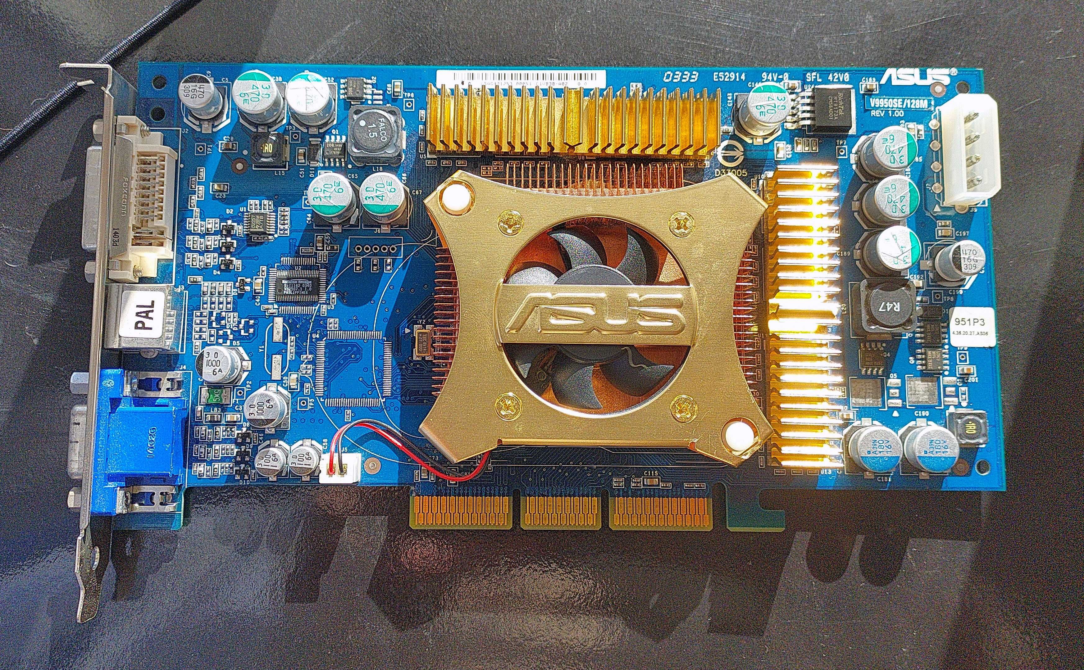 Placa gráfica GeForce FX5900 com 128Mbytes AGP