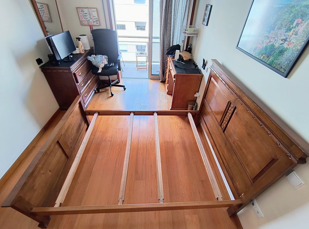 Cama de casal c/estrado incluído (estrutura)