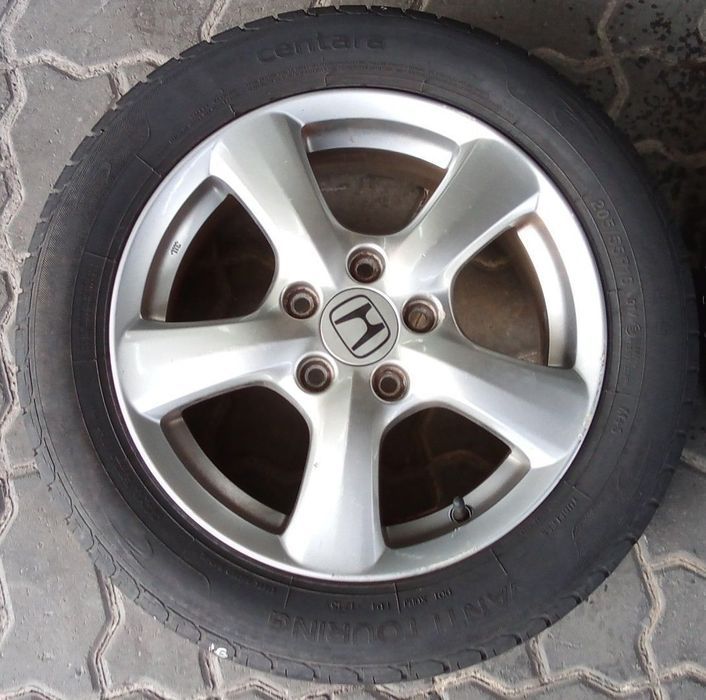 Jantes Honda R16 com pneus 205/55 furação 5x114.3