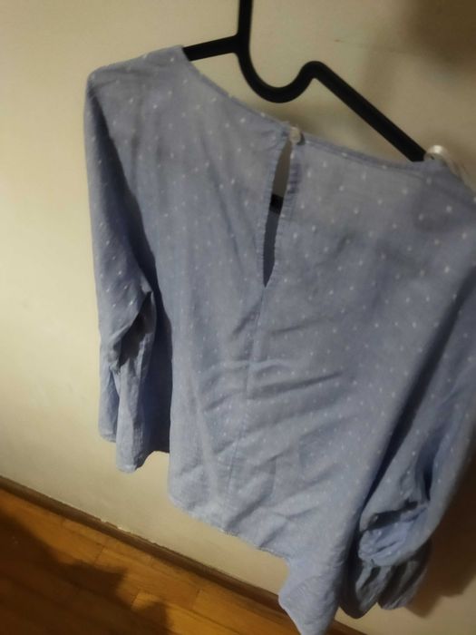 Blusa azul clara em excelente estado