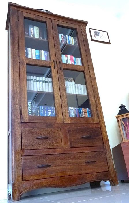 Śliczna witryna / biblioteczka kolonialna z litego drewna egzotycznego