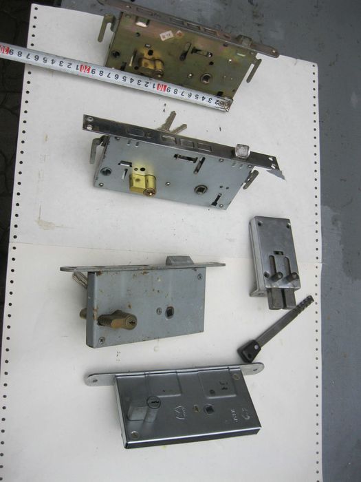 Продам дверной замок с ключами