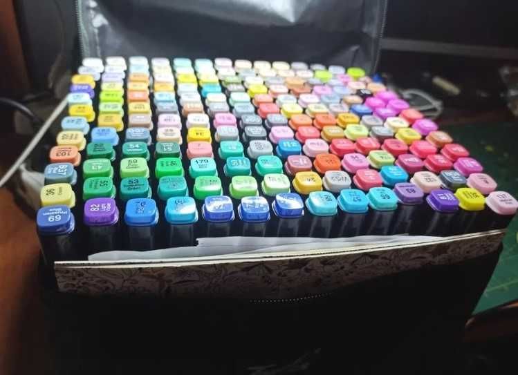 Набор скетч - маркеров 168 шт — двусторонние спиртовые маркеры в сумке