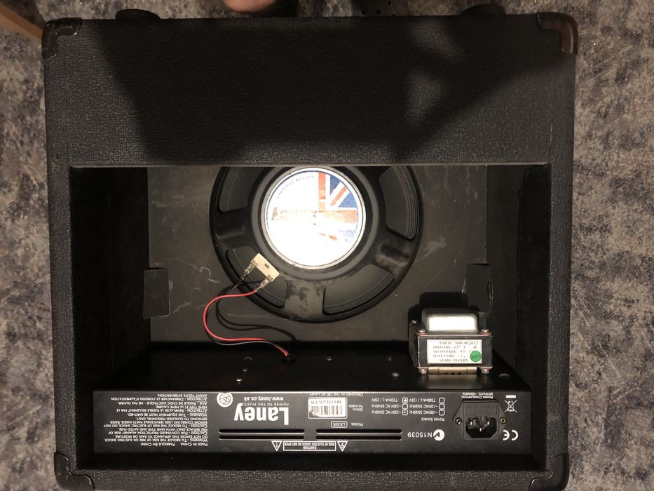 Комбік, гітарний підсилювач Laney LX35R