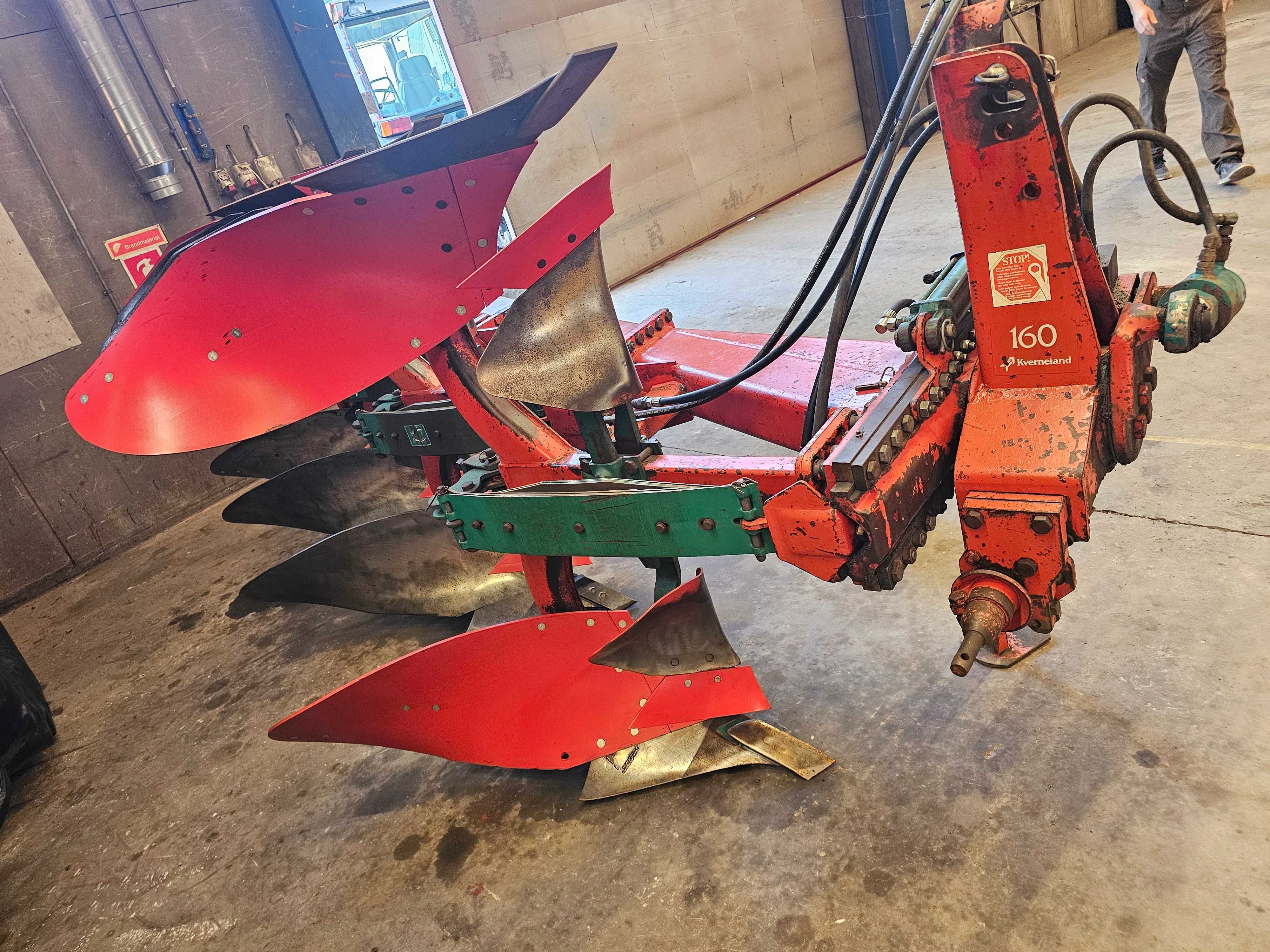 Pług Kverneland F 160 4 Skibowy  16 " Nowe elementy robocze