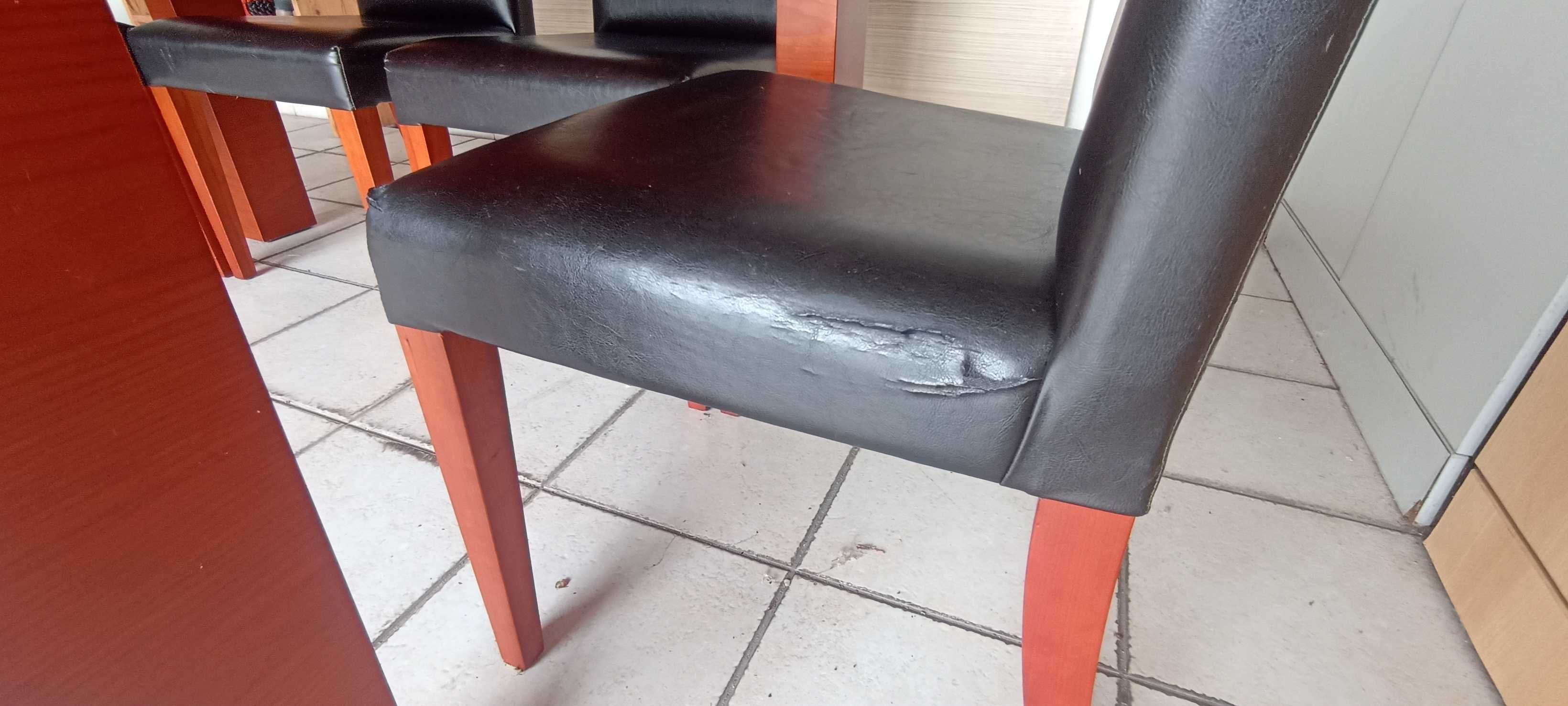 Mesa de jantar folheada a cerejeira