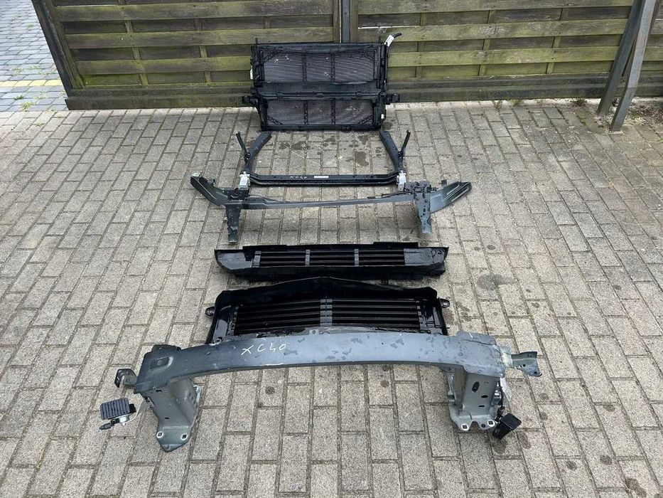 VOLVO XC40 Телевізор Передня панель