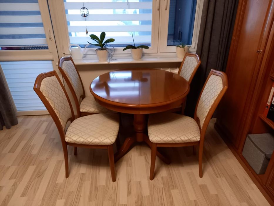 Stół + 4 krzesła