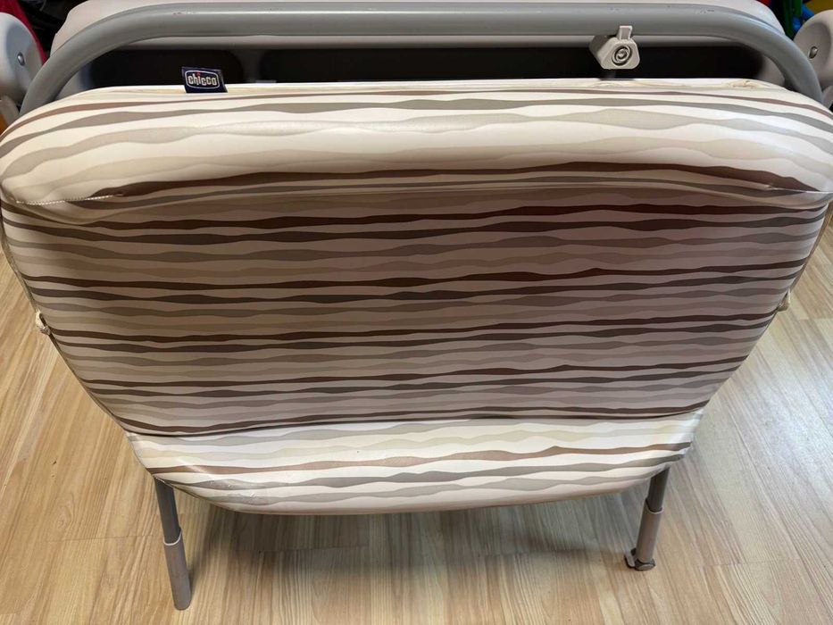 Пеленальний столик із ванночкою Chicco