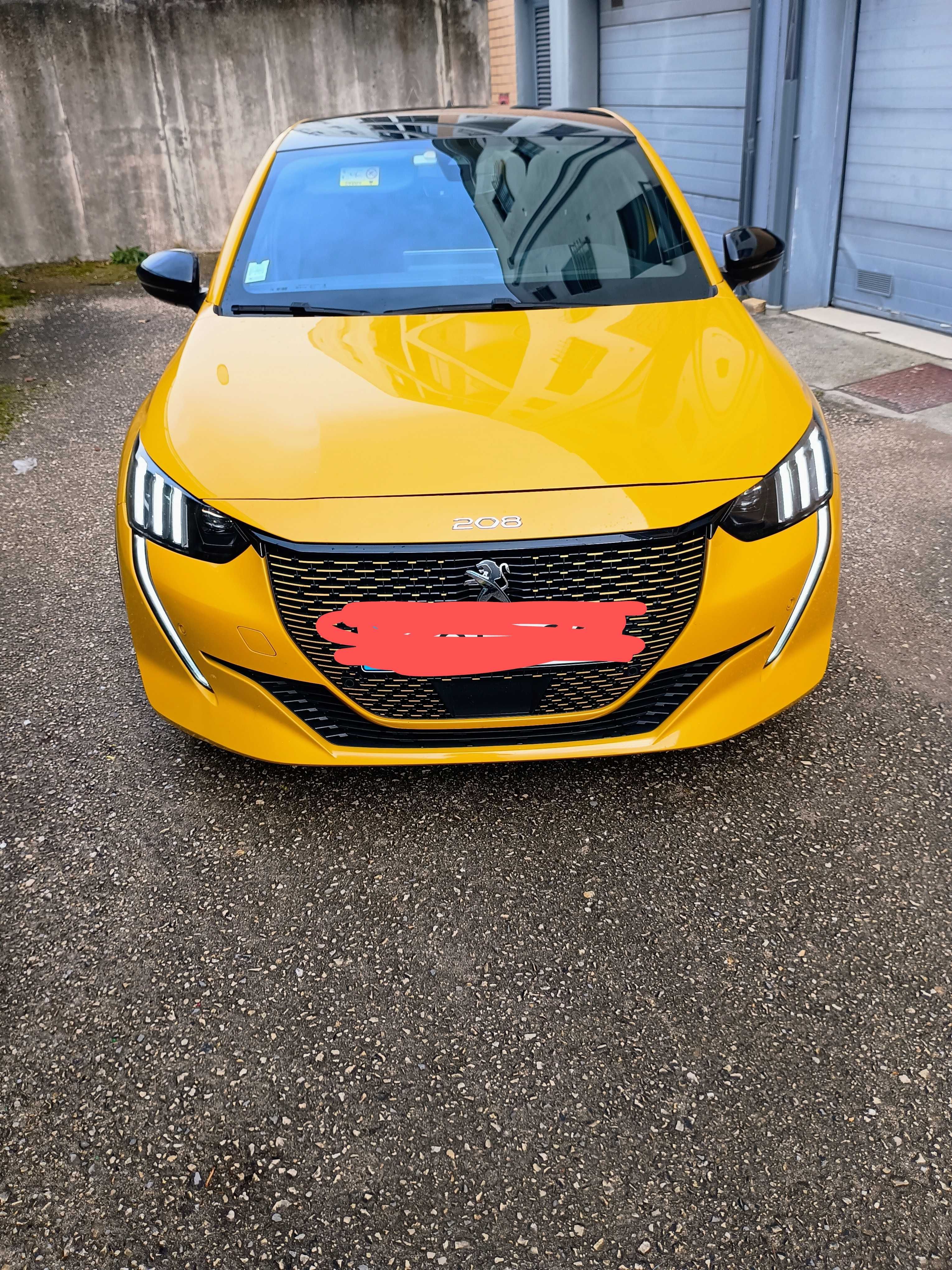 Peugeot e-208 em óptimo estado