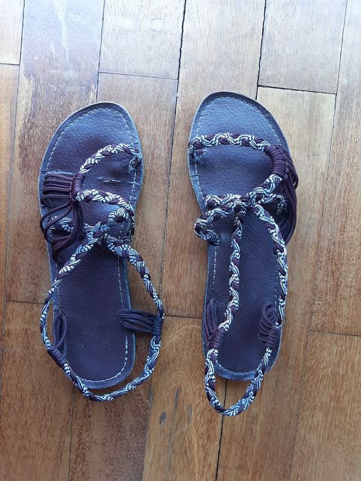 Sandálias de tiras sem salto 38