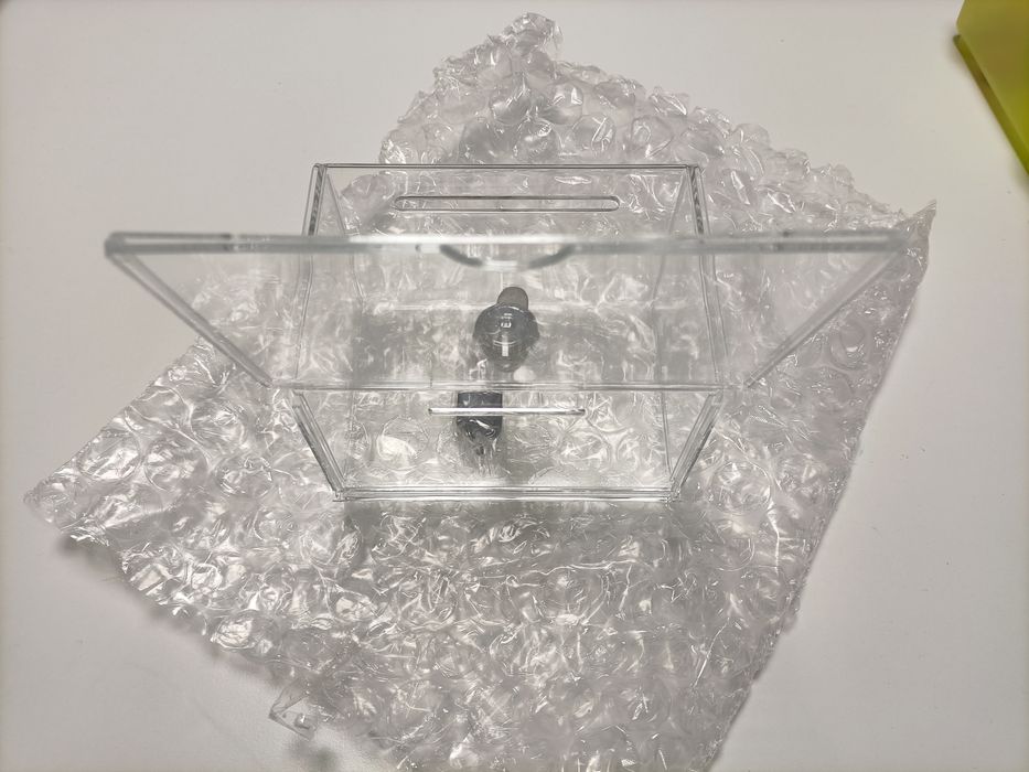 Caixas em acrílico novas. Caixas de sugestões, donativos.