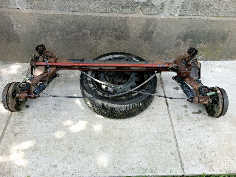 Продам задню балку на Пежо 206