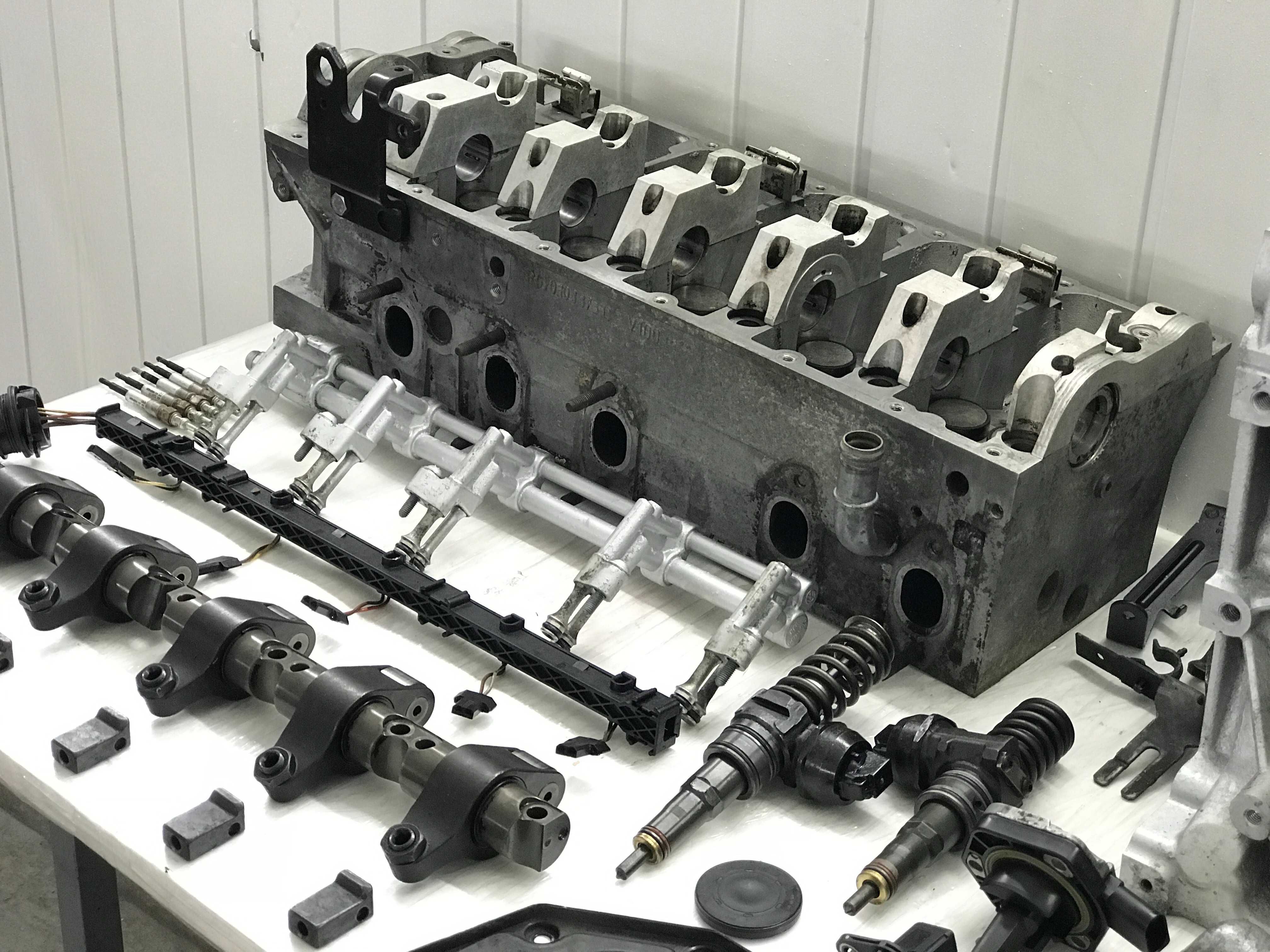 Двигун по частинах BNZ 2.5 Diesel VW Transporter T5 запчасти двигатель