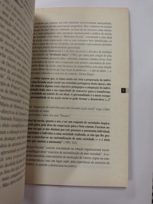 A Escola e as Autonomias, de Manuel Jacinto Sarmento