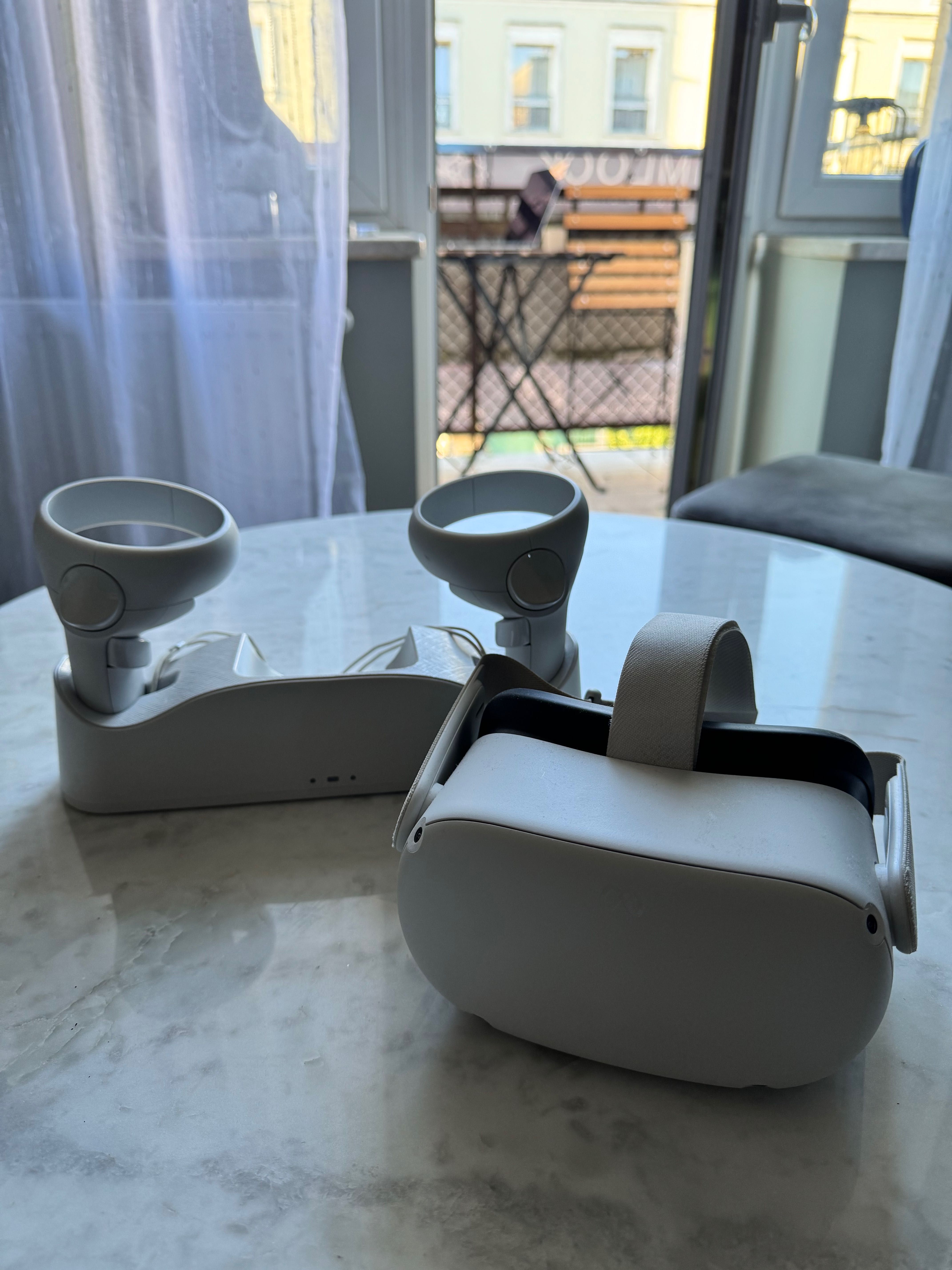 Google VR META QUEST 2 128GB + stacja ładująca