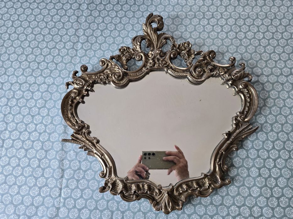 Espelho dourado antigo