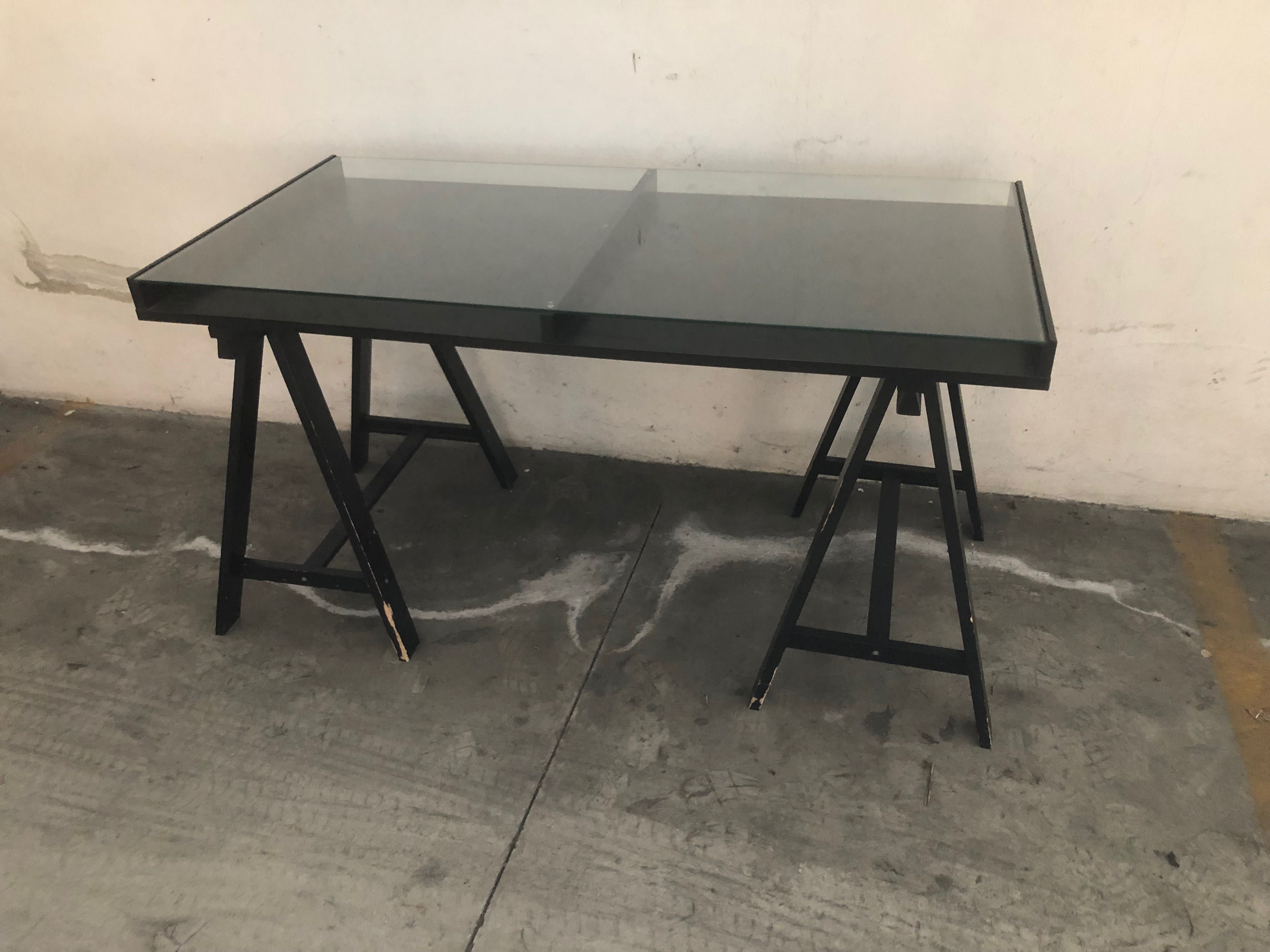 Mesa elegante de escritório IKEA